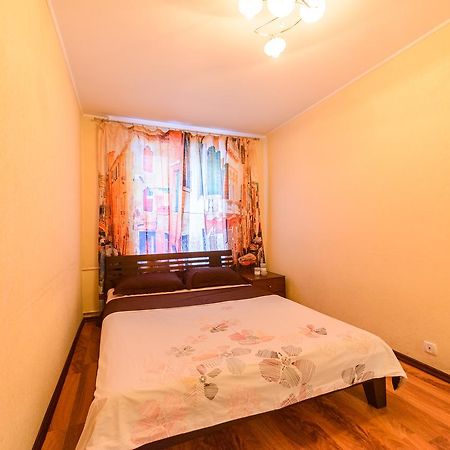 Apartment On Hryhoriia Chuprynky Kijev Kültér fotó