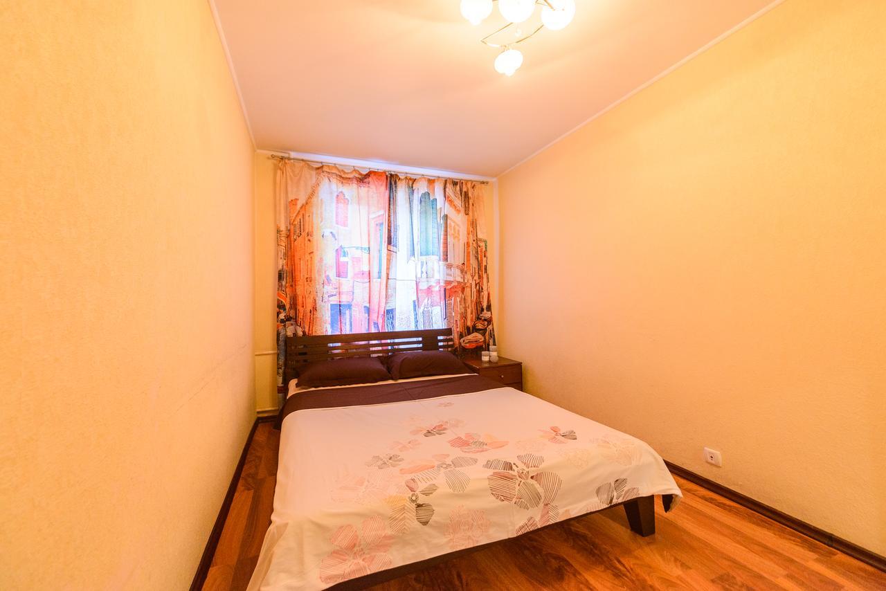Apartment On Hryhoriia Chuprynky Kijev Kültér fotó