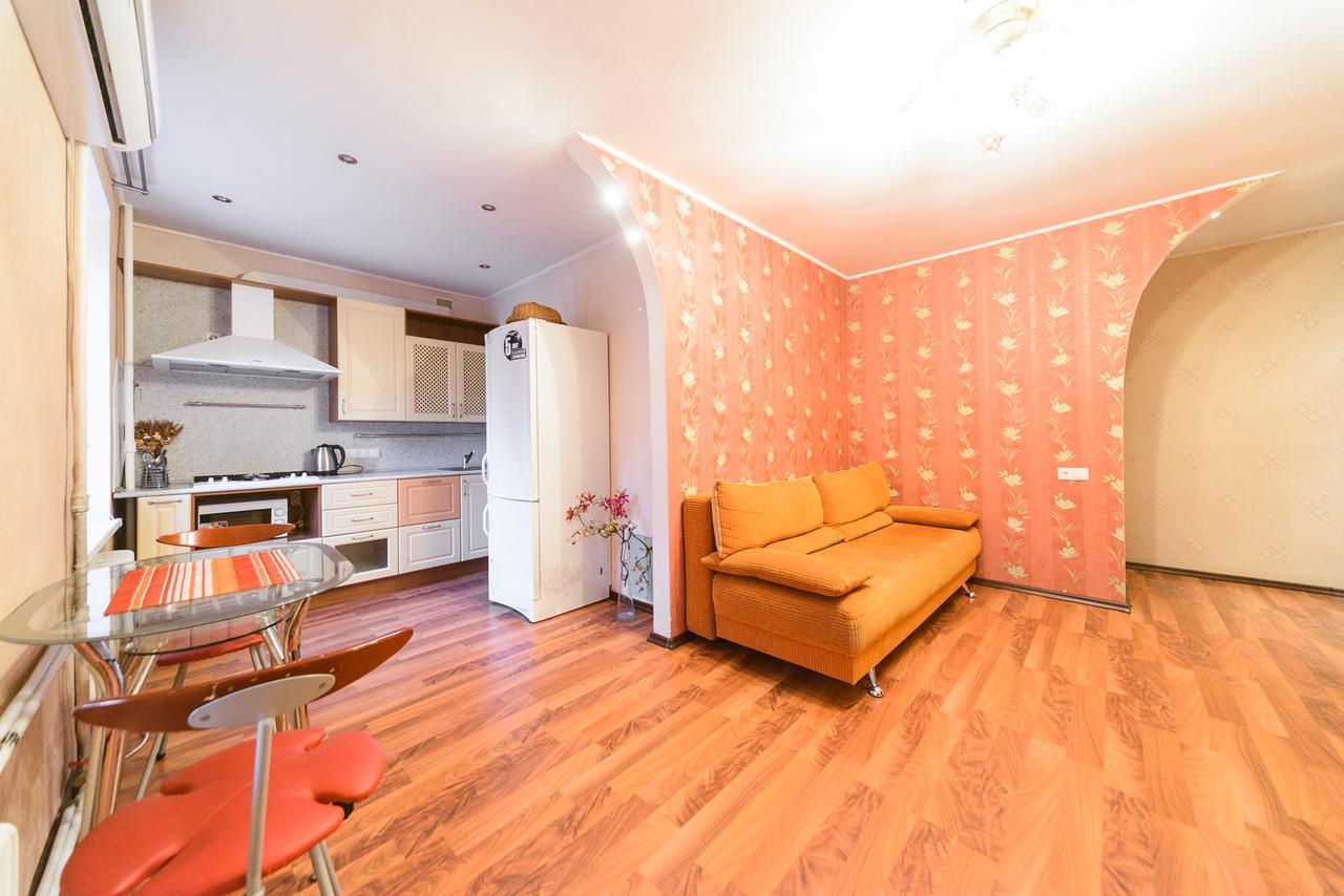 Apartment On Hryhoriia Chuprynky Kijev Kültér fotó