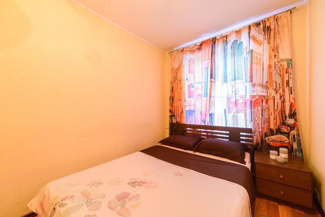 Apartment On Hryhoriia Chuprynky Kijev Kültér fotó