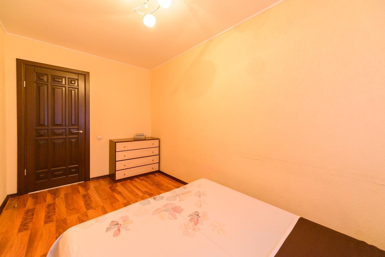 Apartment On Hryhoriia Chuprynky Kijev Kültér fotó