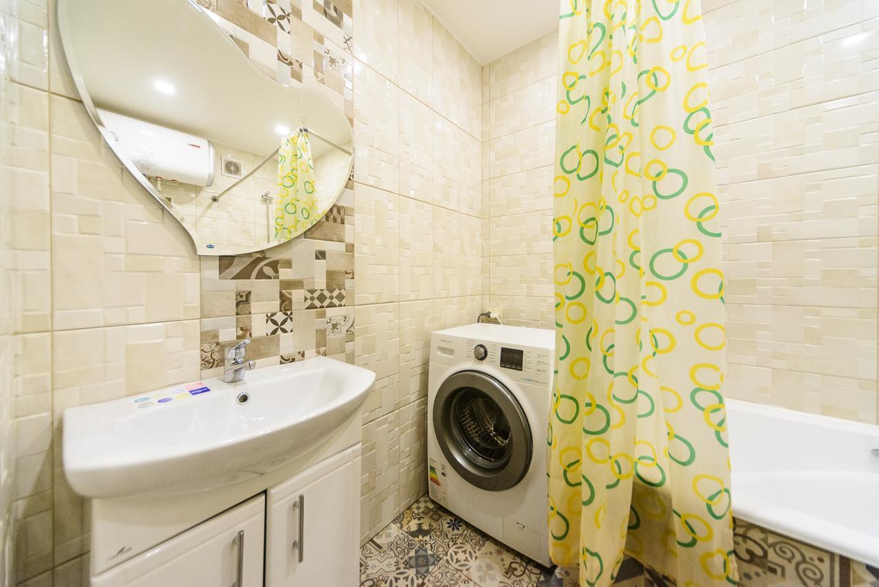 Apartment On Hryhoriia Chuprynky Kijev Kültér fotó