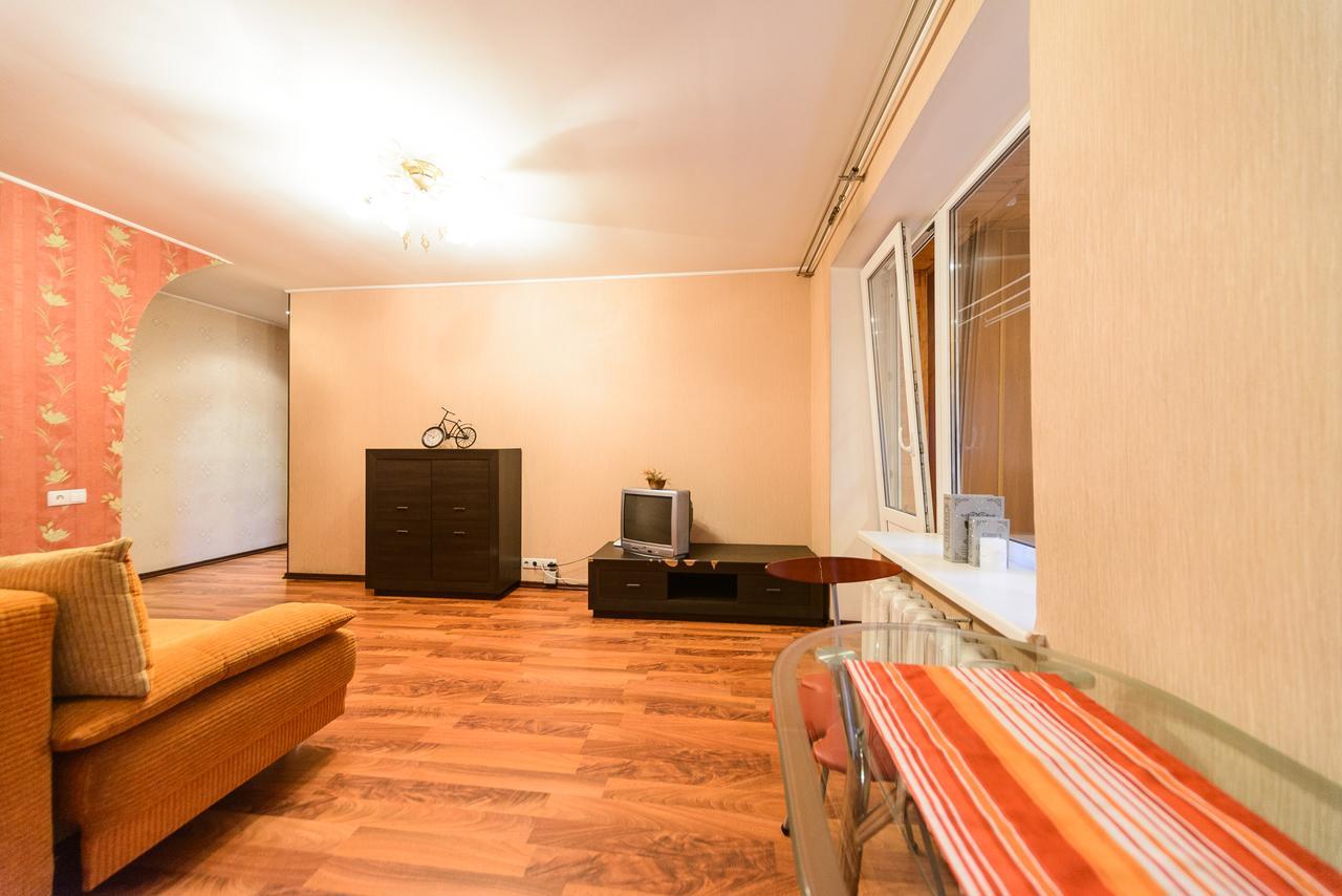 Apartment On Hryhoriia Chuprynky Kijev Kültér fotó