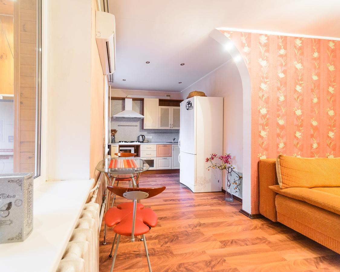 Apartment On Hryhoriia Chuprynky Kijev Kültér fotó