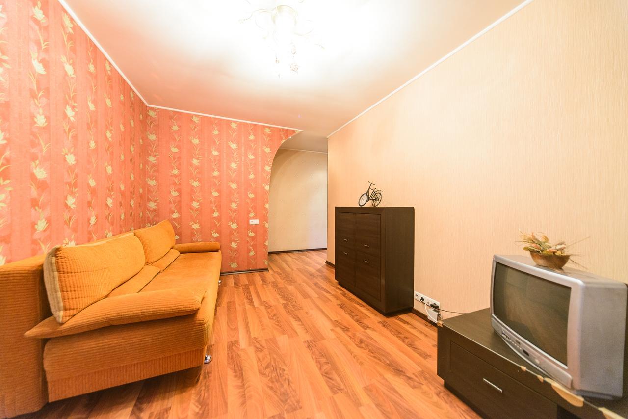 Apartment On Hryhoriia Chuprynky Kijev Kültér fotó